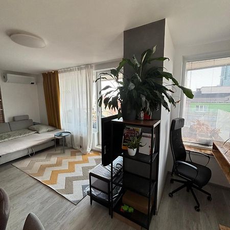 Premiere Apartment Bratislava - Private Parking Bagian luar foto