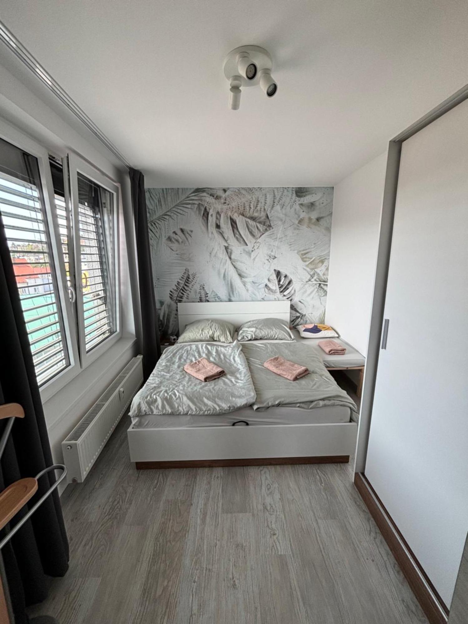 Premiere Apartment Bratislava - Private Parking Bagian luar foto
